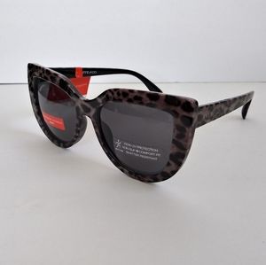 NWT ADRIENNE VITTADINI SUNGLASSES EYEWEAR ACCESSORY